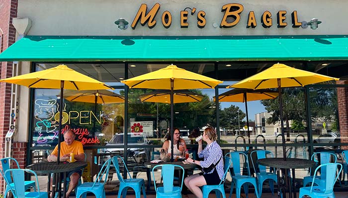 Moe's Broadway Bagel outdoor patio seating